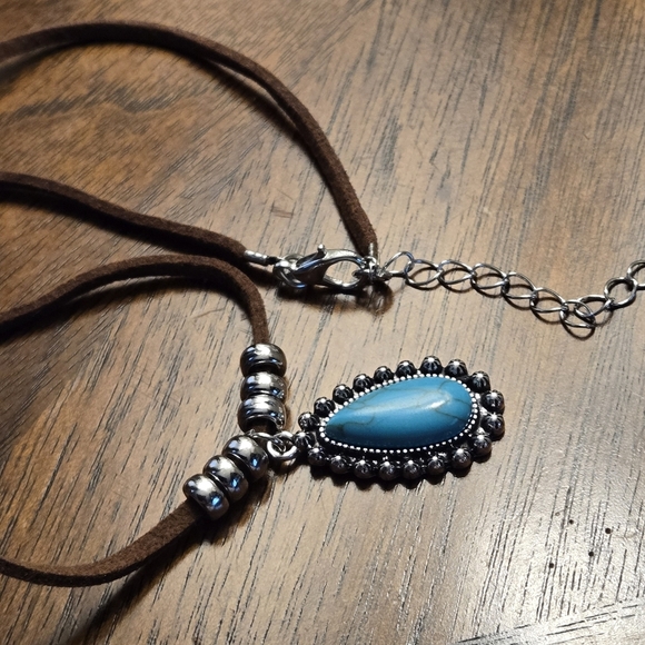 Two-Piece Bohemian Pendant Necklace Set Dragonfly Turquois Beads Faux Leather - Picture 7 of 10